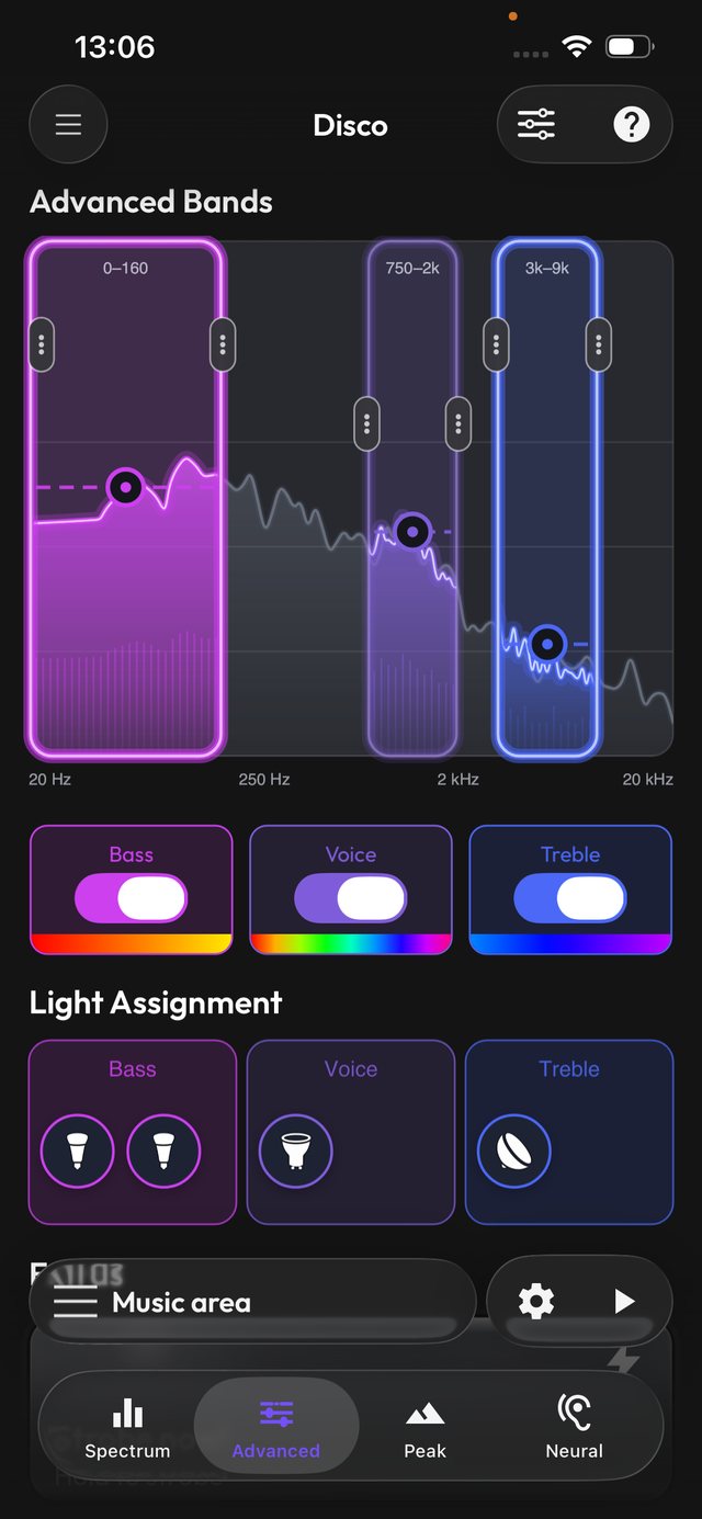 Live spectrum analyser with adjustable bass, voice and treble bands